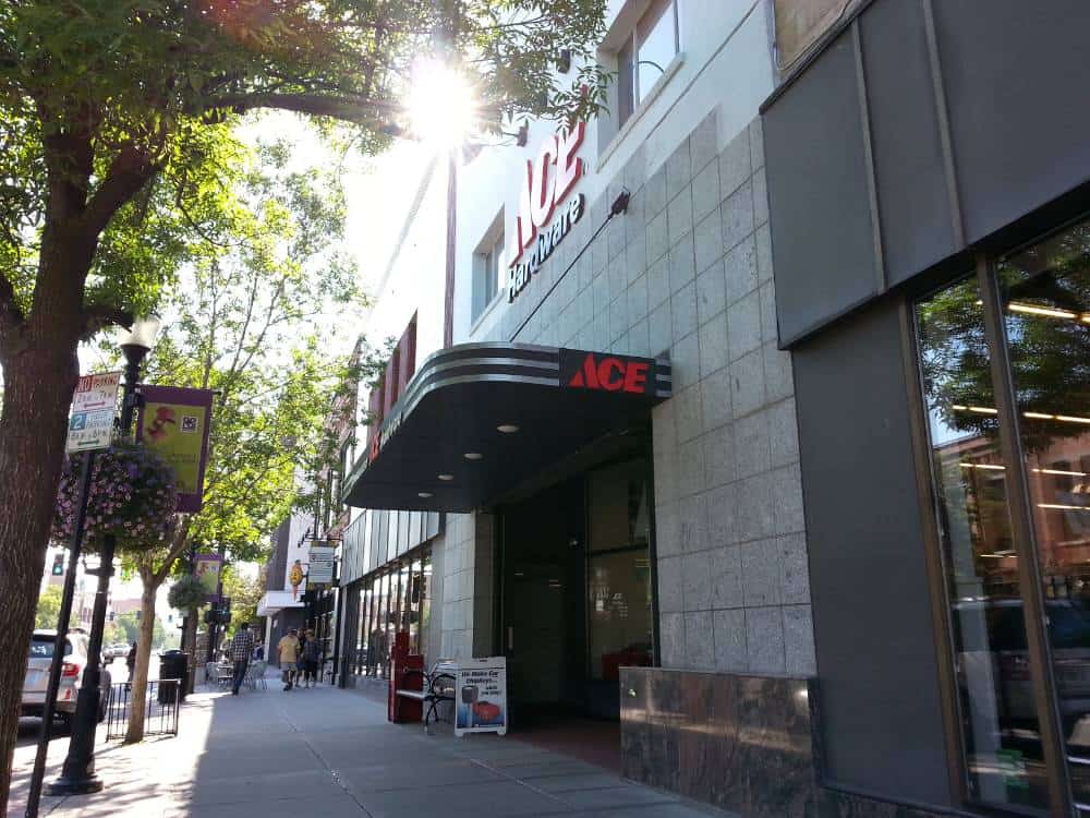 Entrance of Owenhouse Ace Hardware downtown location