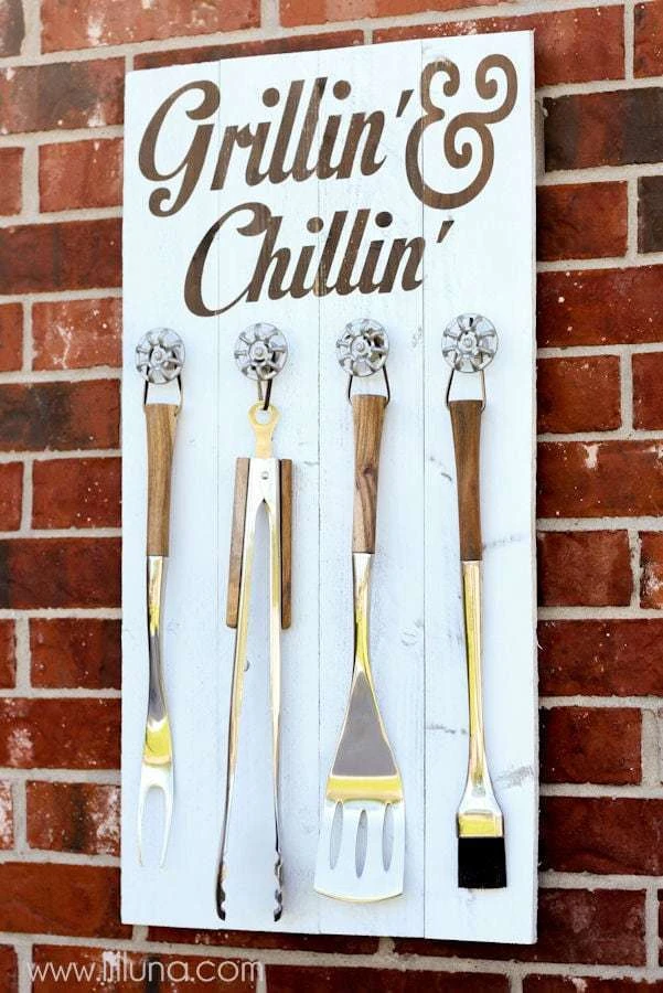 DIY grill set holder with tools hanging on it and it says grillin' and chillin' on it